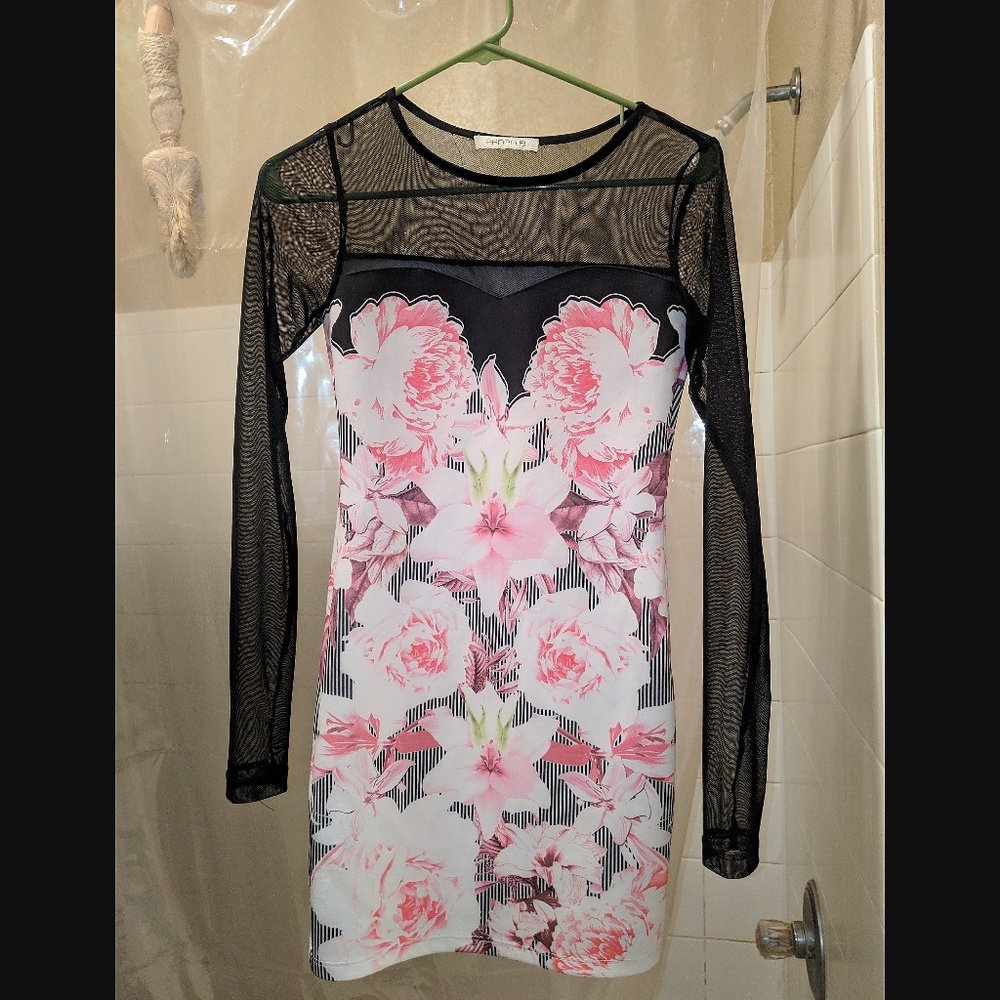 SOLD!! 💮🌸 Sexy Floral Mirror Print Dress 🌸💮